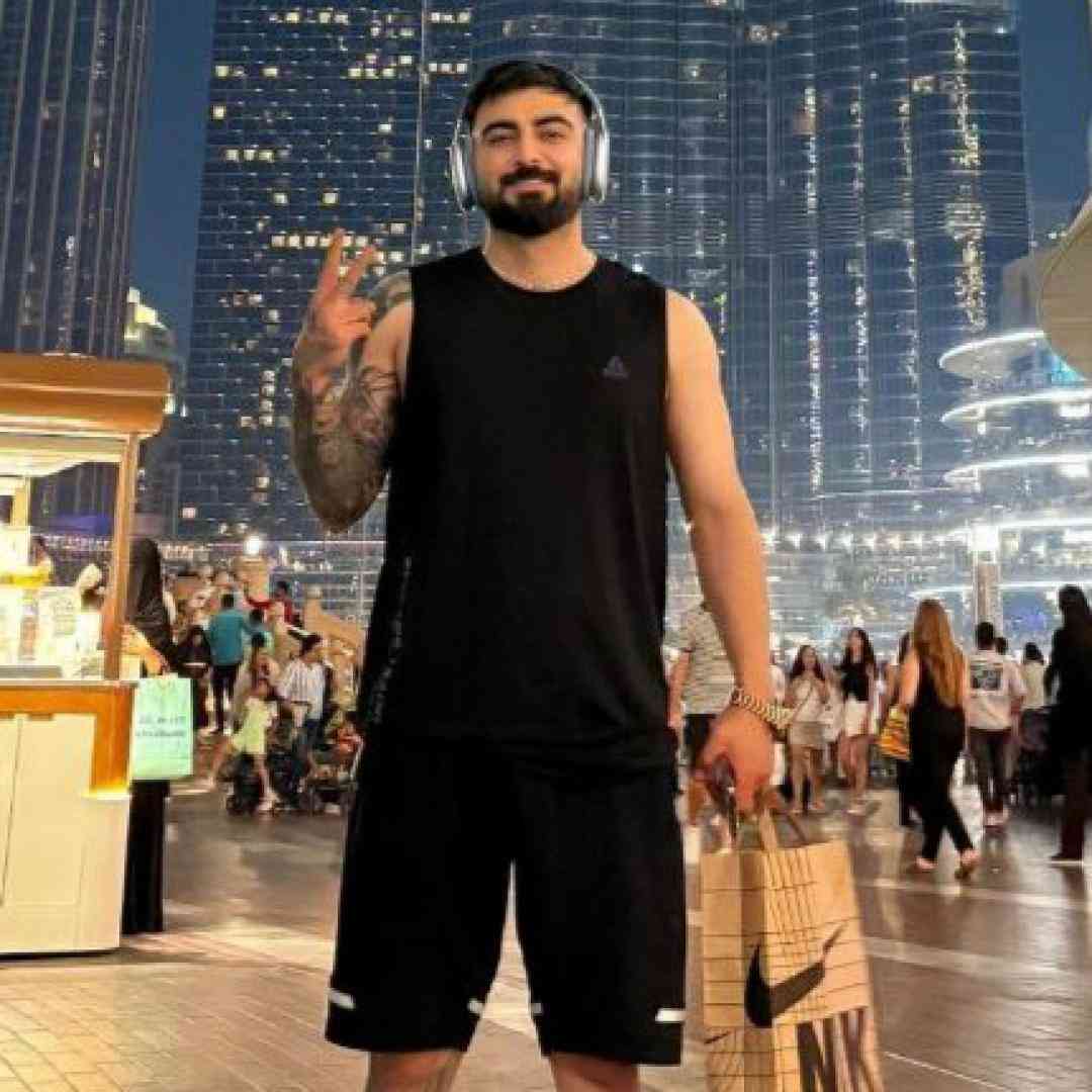 دانلود آهنگ قفلم رو گوشی باز که خاموشی از رامین تجنگی و محمد امیری