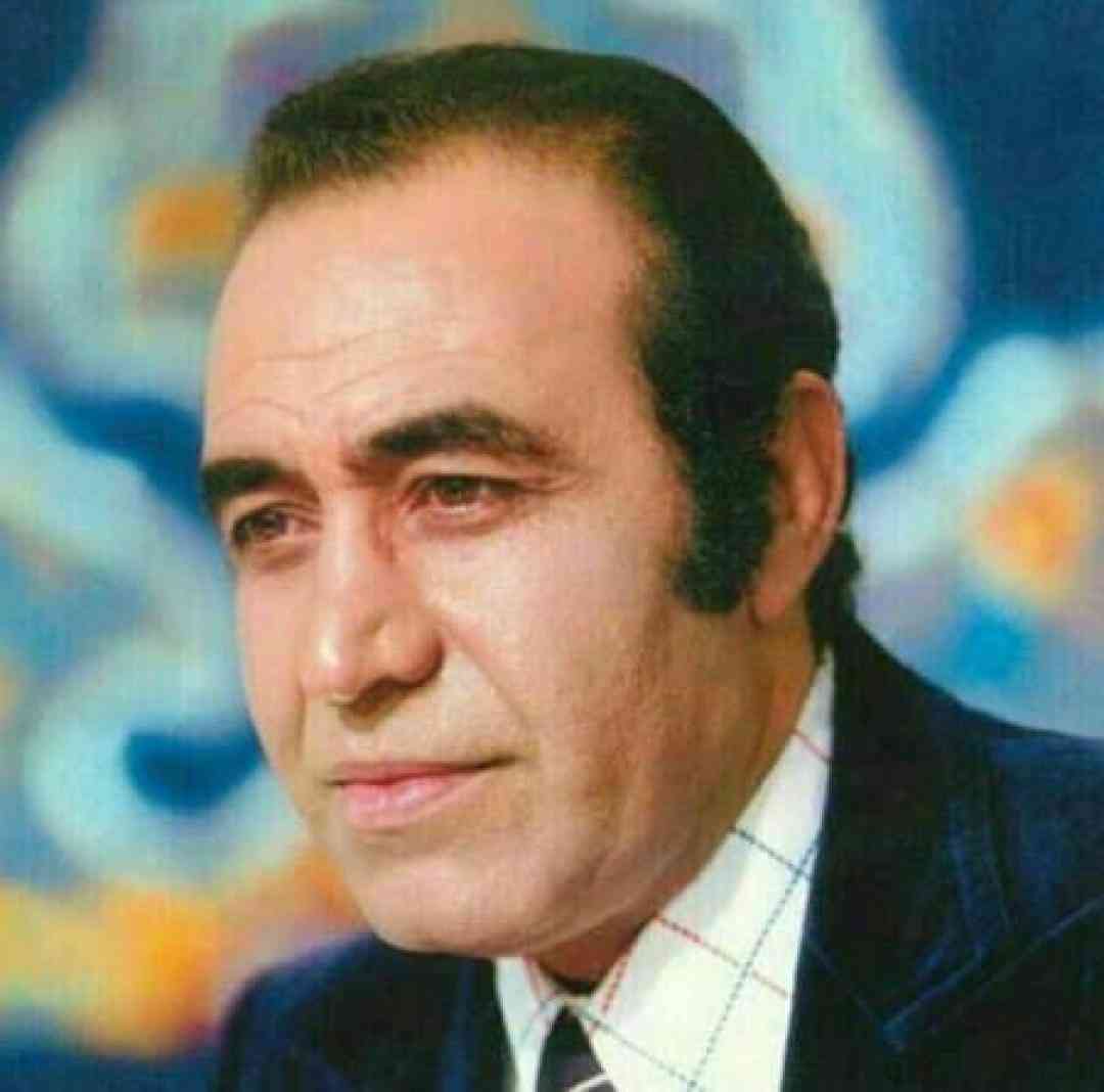 ایرج خواجه امیری  پیرهن صورتی 