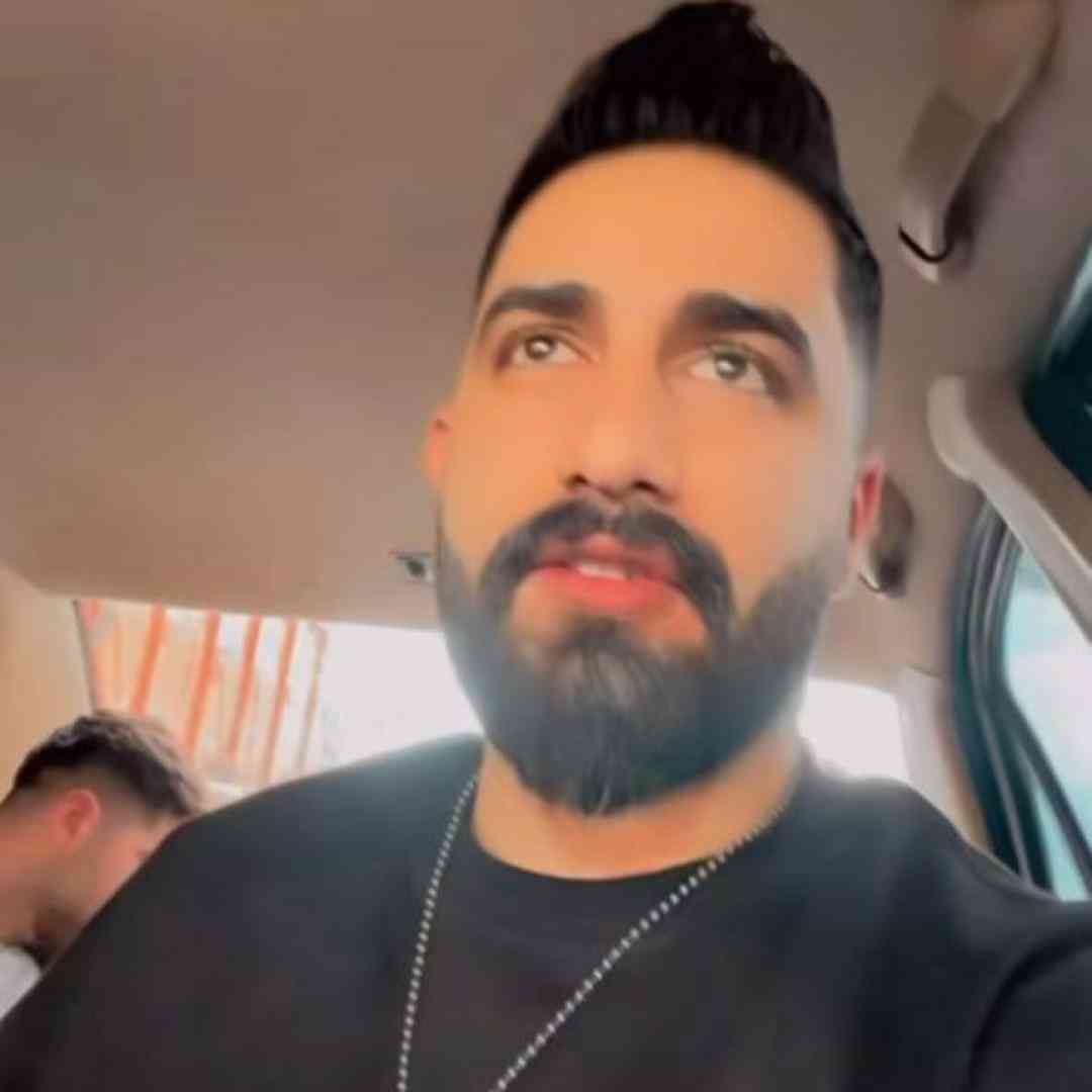 دانلود آهنگ غرور سنگی تو کار داد دست جفتمان از محمد امیری