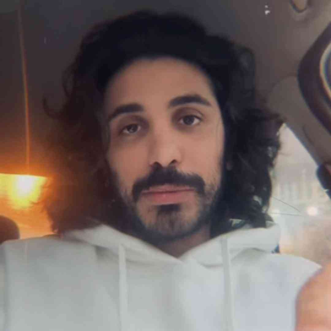 کسری زاهدی عشق نمیدونی با خیالش چه شبایی رو به یادش