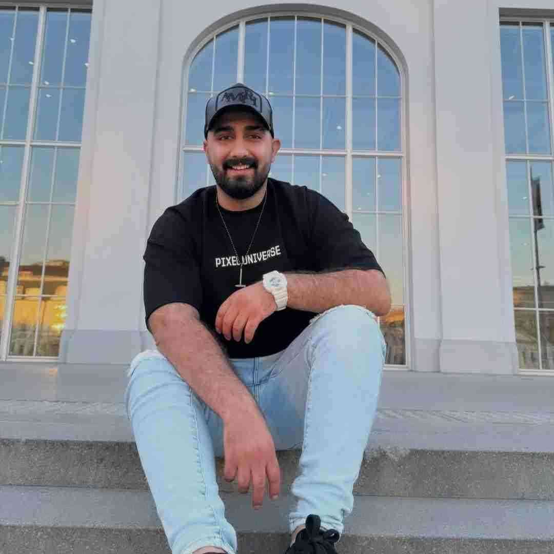 محمد امیری یه عکس یادگاری وبان دیوار شو و روژ بیدار