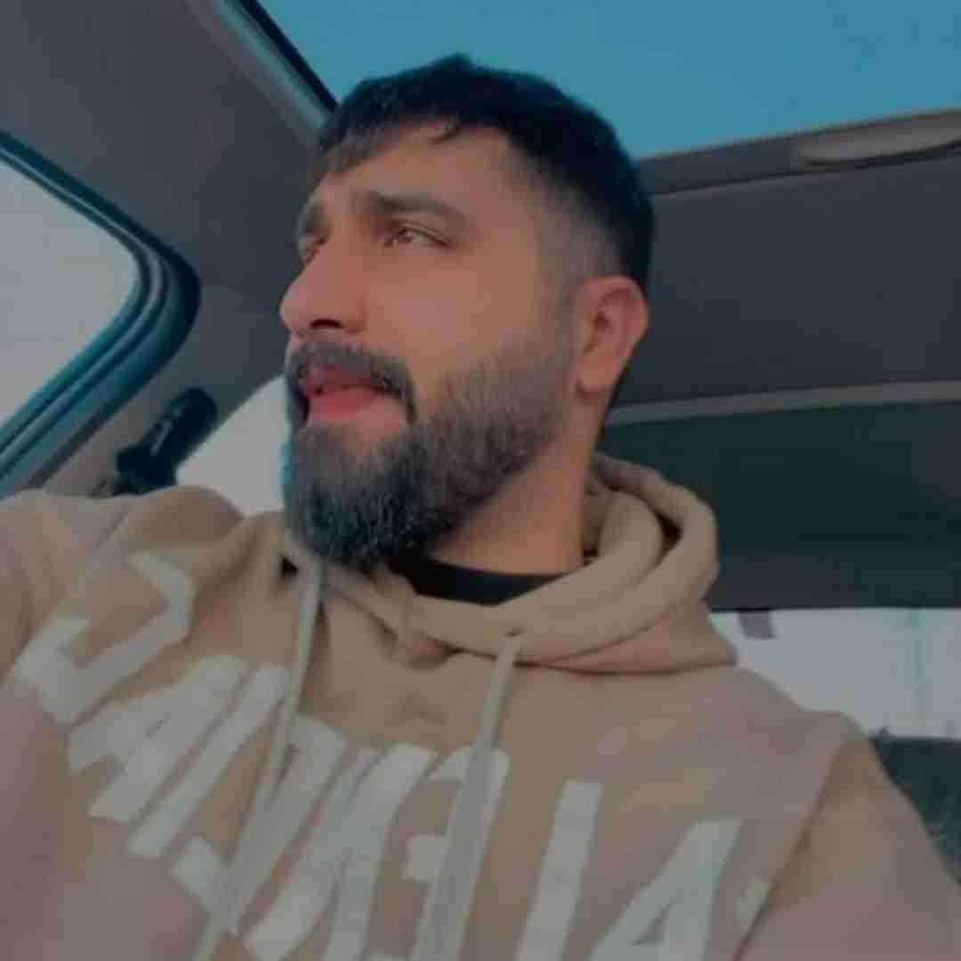 محمد امیری بشین جای نمیری اونی که باید بره منم