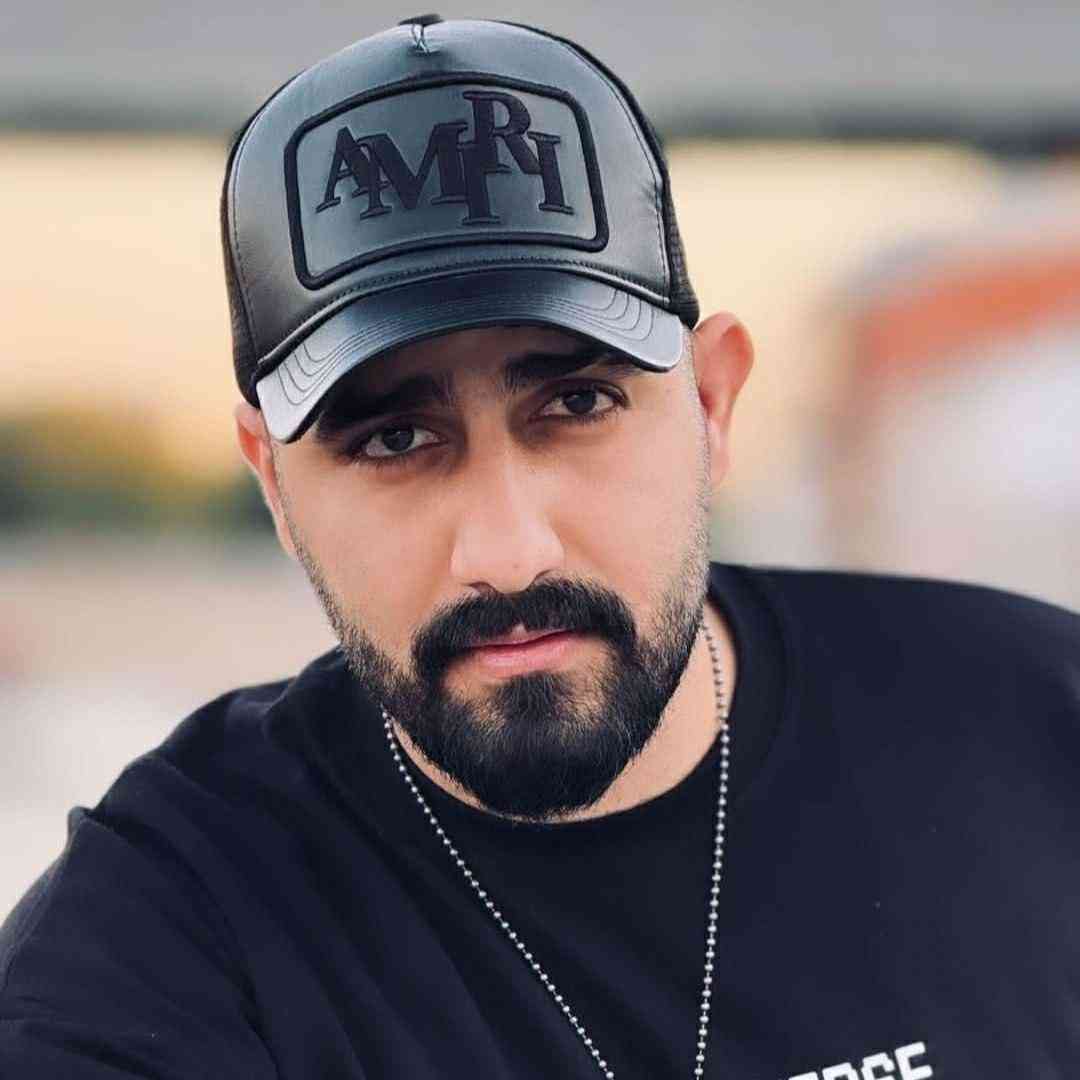 دانلود آهنگ باشه من بد اصلا تو خوبی تنها دلیل سقوطم بودی از محمد امیری