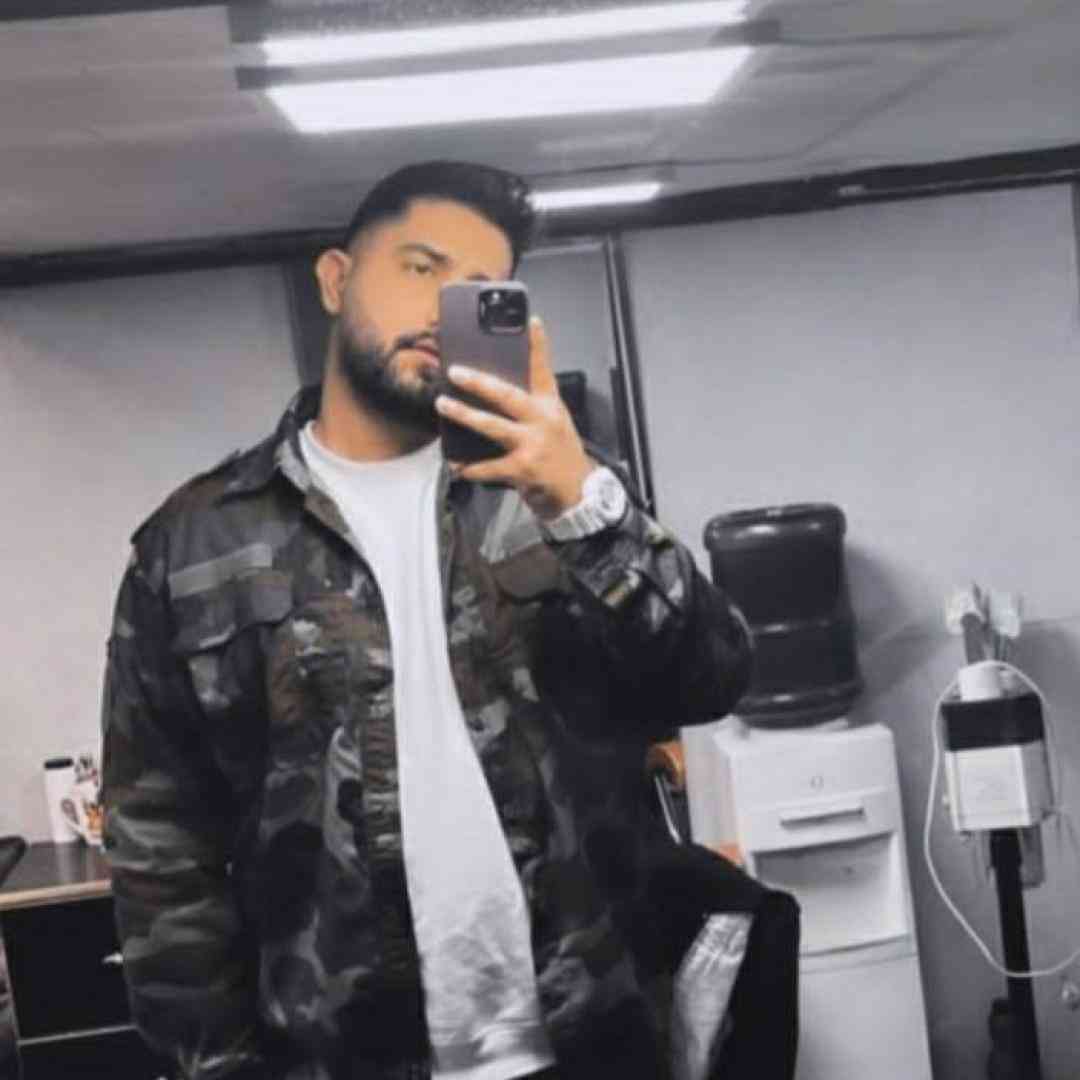 دانلود آهنگ اسمت قسم سختمه عشقت چپ سینه‌ ی منه از محمد امیری
