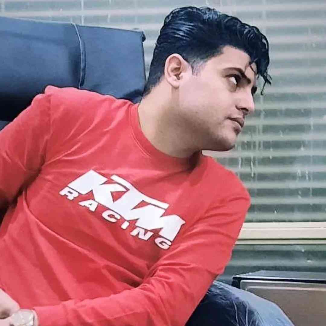 دانلود آهنگ تو چرا حواست به مه نبود خستم از ای از امیرحافظ رنجبر