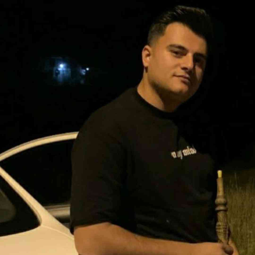 دانلود ریمیکس رامین کرمی به نام دلتنگی هرشو کشیدم نخ نخ سیگار دمه باد