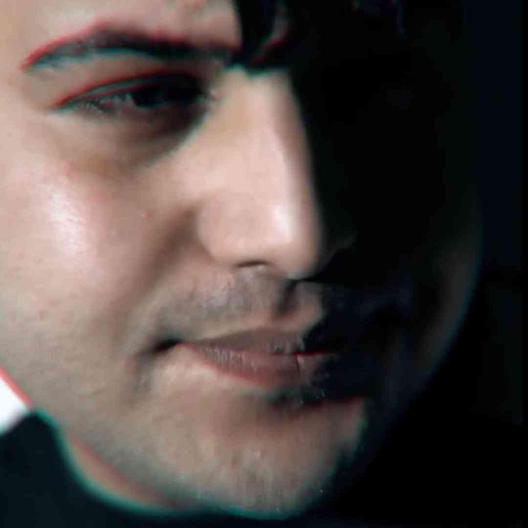 دانلود آهنگ شب شد هم‌ خوابم‌ نمیبره چرا عطرت از امیرحافظ رنجبر