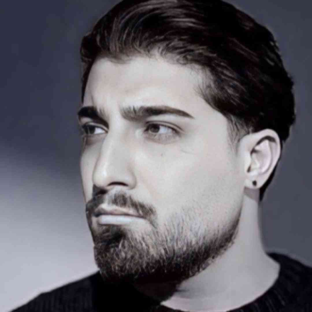 امیر لیام مه حالم خوبه آری با قرصام اتاق پر دوده