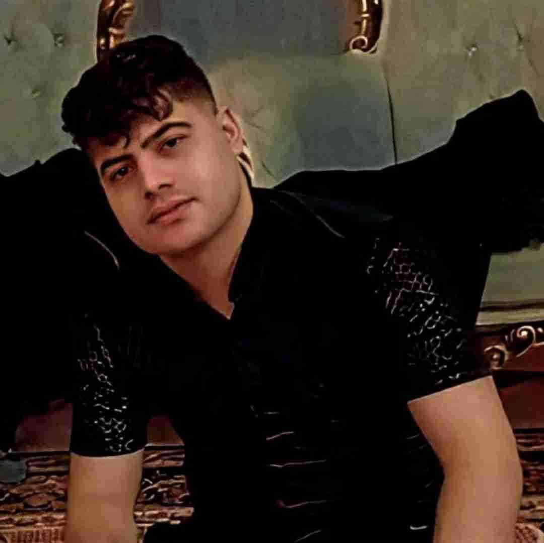 دانلود آهنگ تاج و تخت پادشاهیم چو مشکی مو سر خرمایی (زنده خوانی) از امیرحافظ رنجبر
