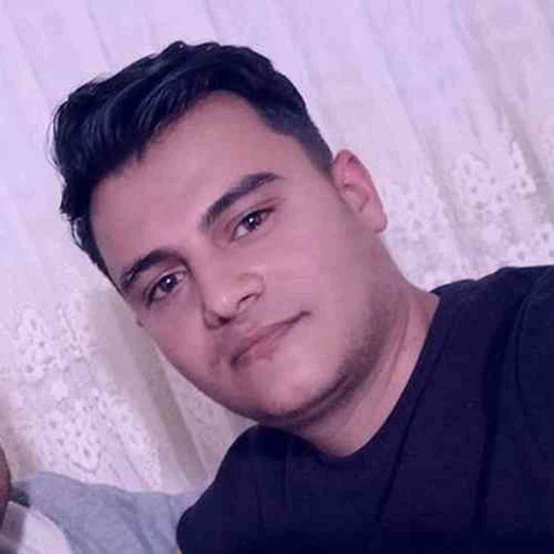 دانلود ریمیکس رامین کرمی به نام پیک لیوانی