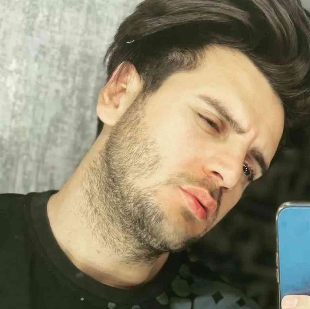 دانلود آهنگ نو میکاپ نو فیلتر مگه داریم انقد خوشگل از فرهاد نامداری