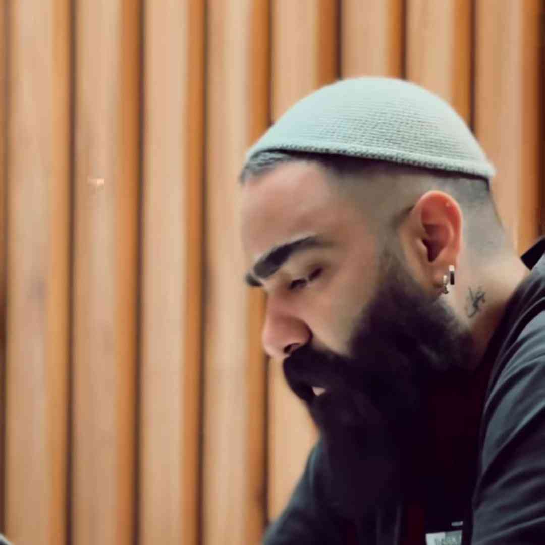 علی میر خواستم قوی باشم قرص و محکم به تو