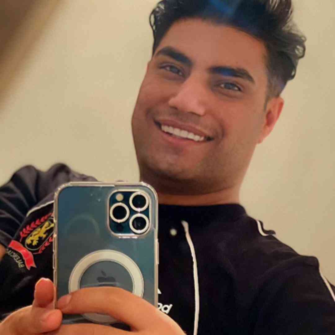 امین فالجی بگو کم میاورد ولی برام کم نمیذاشت