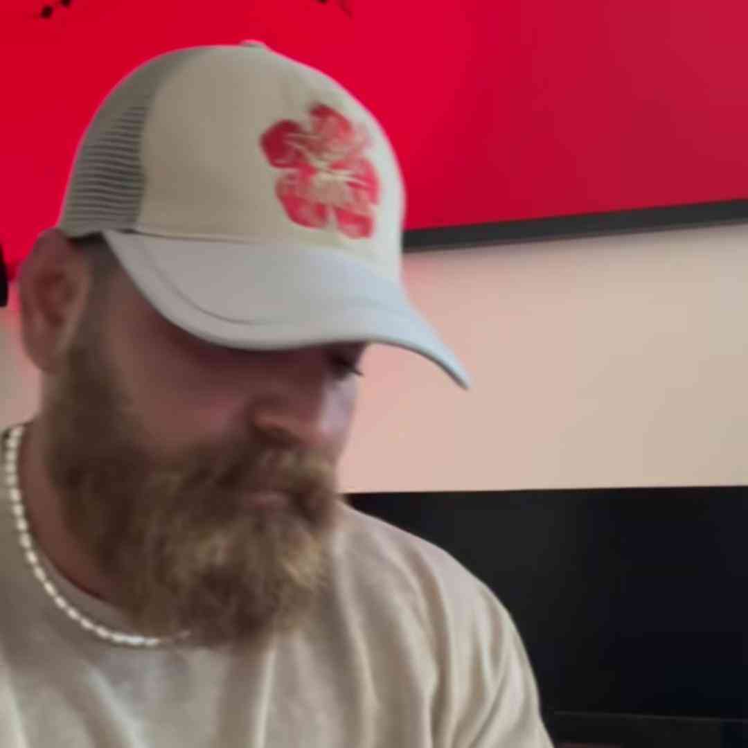 معین زد من یه یاغی ام اسمتو قشنگ میزارم ته قافیه ام