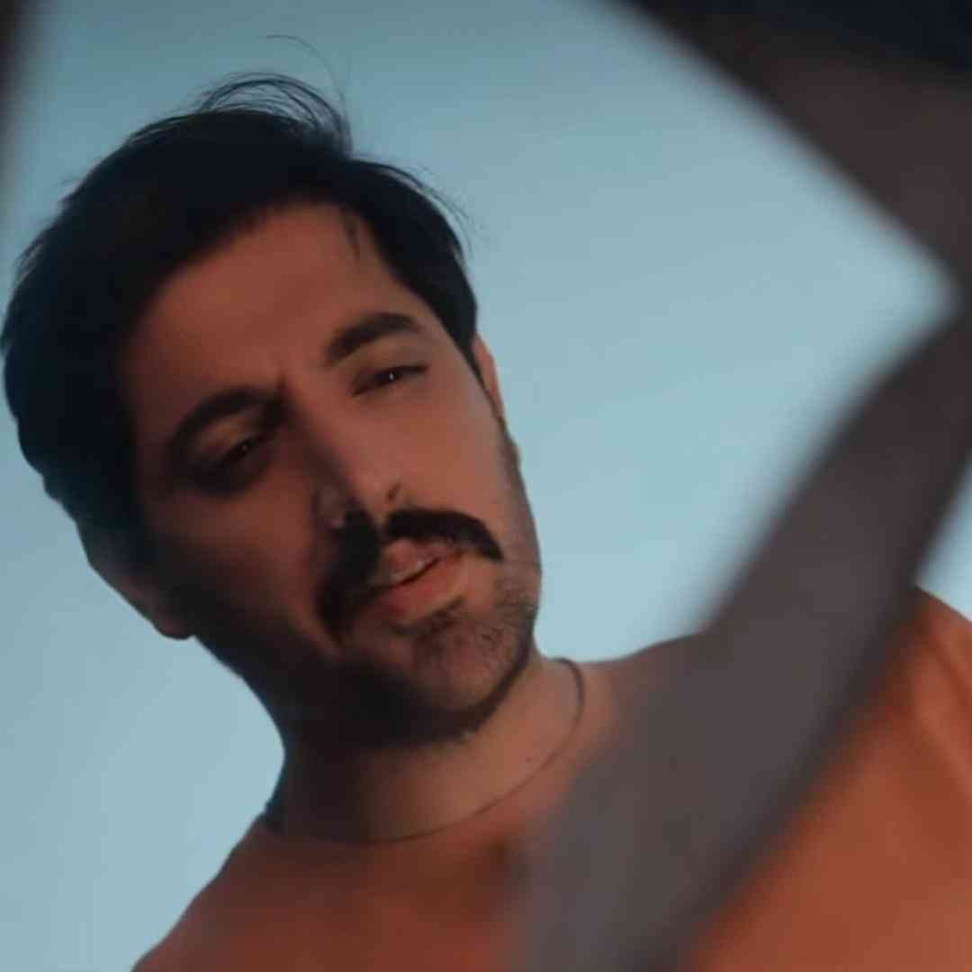 دانلود آهنگ سفید از میلاد بابایی دانلود آهنگ سفید از میلاد بابایی