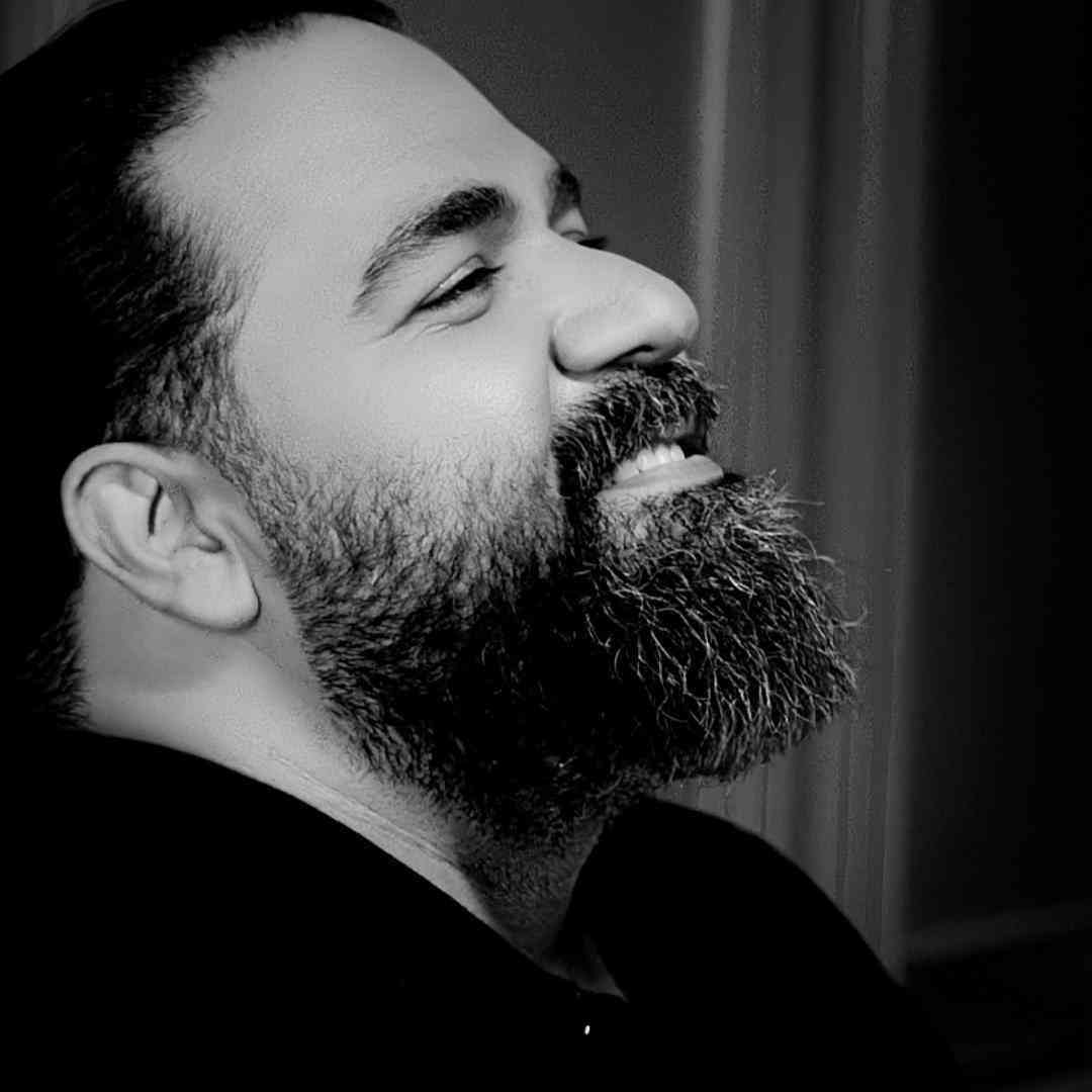 رضا صادقی مثلا