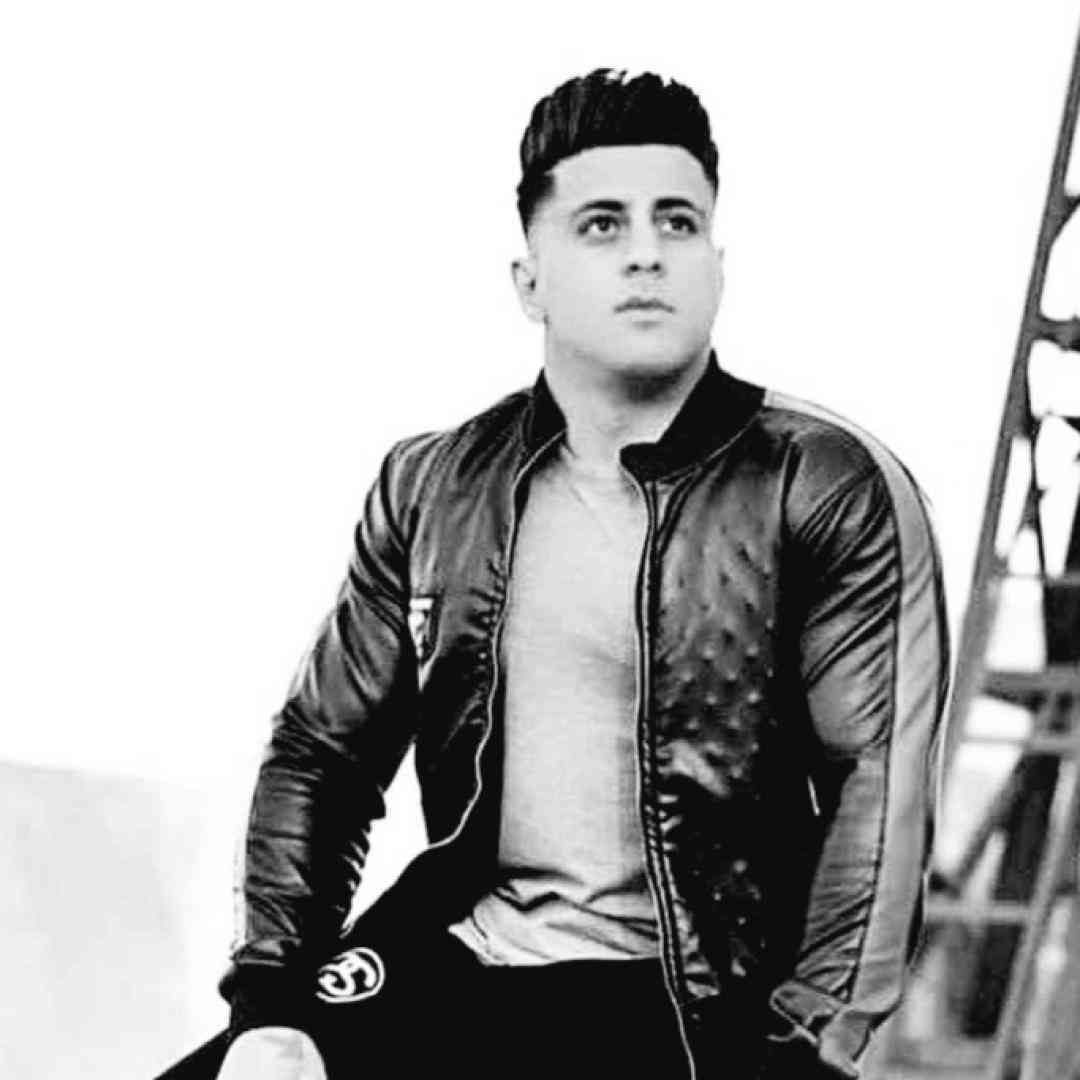 دانلود آهنگ دلیل نفس کشیدنام برات میمیرم از سبحان رستمی