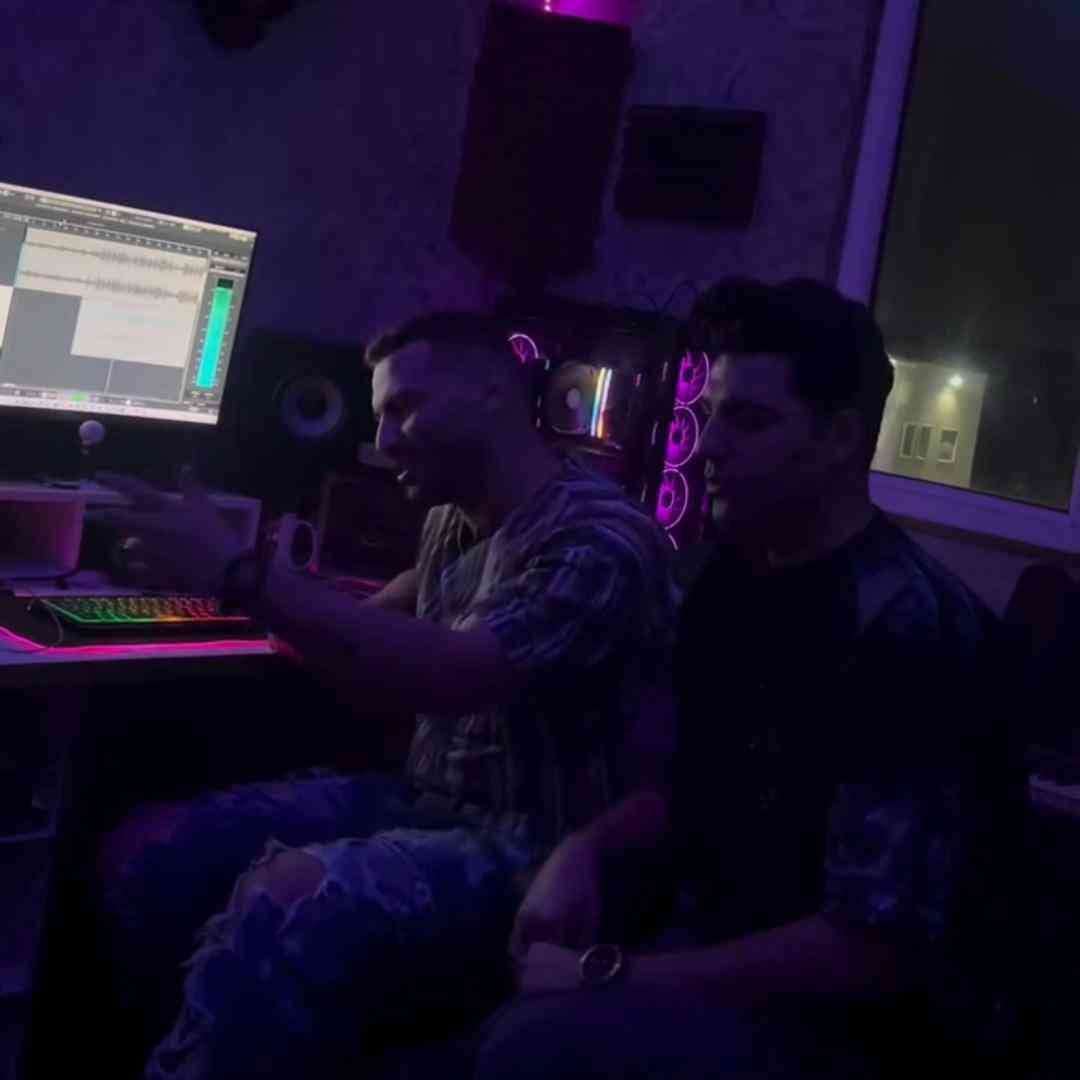 دانلود آهنگ فکر رفتن نزنه سرت بمان پیشم زندگی کن از کیوان