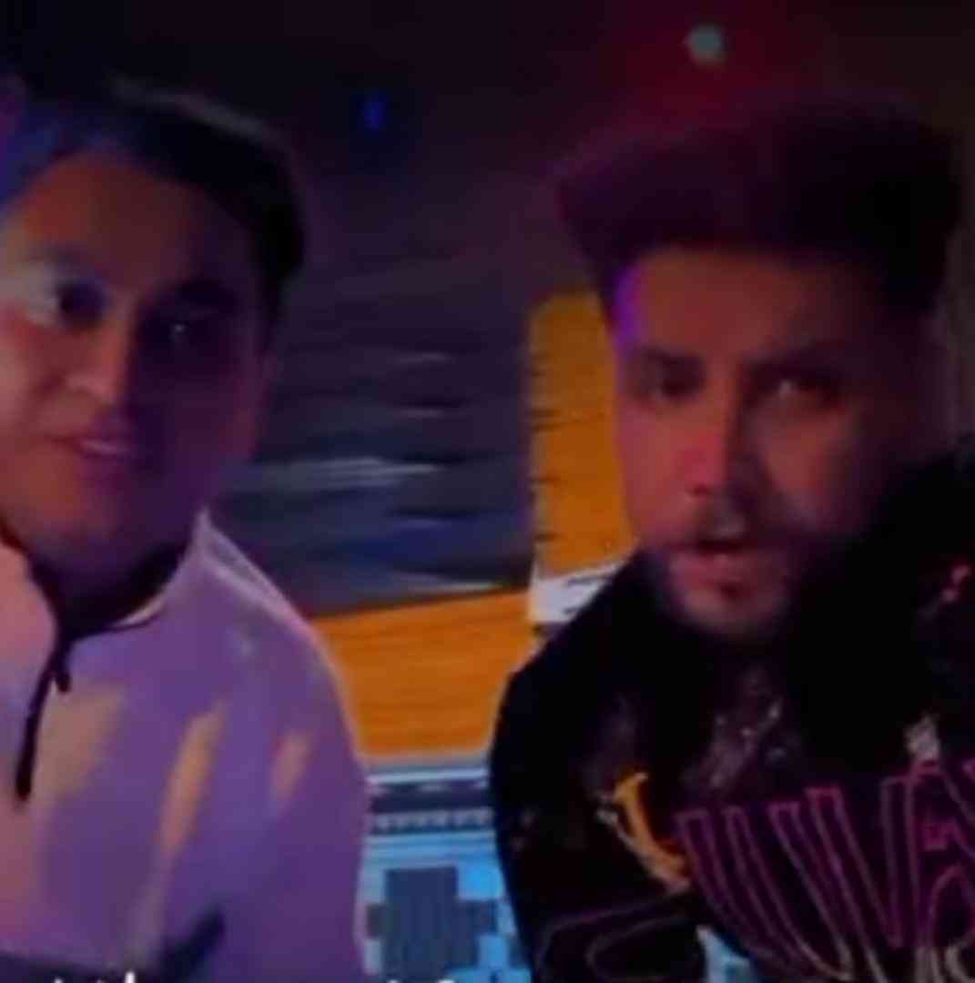 دانلود آهنگ خوشحالم سر کیفیا هی میخندی از ارشاد