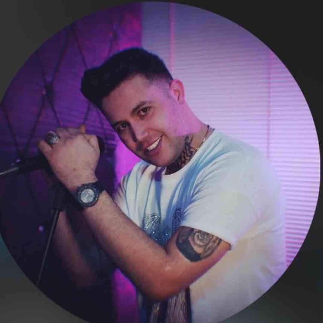 دانلود ریمیکس علی احمدیانی به نام یگانه