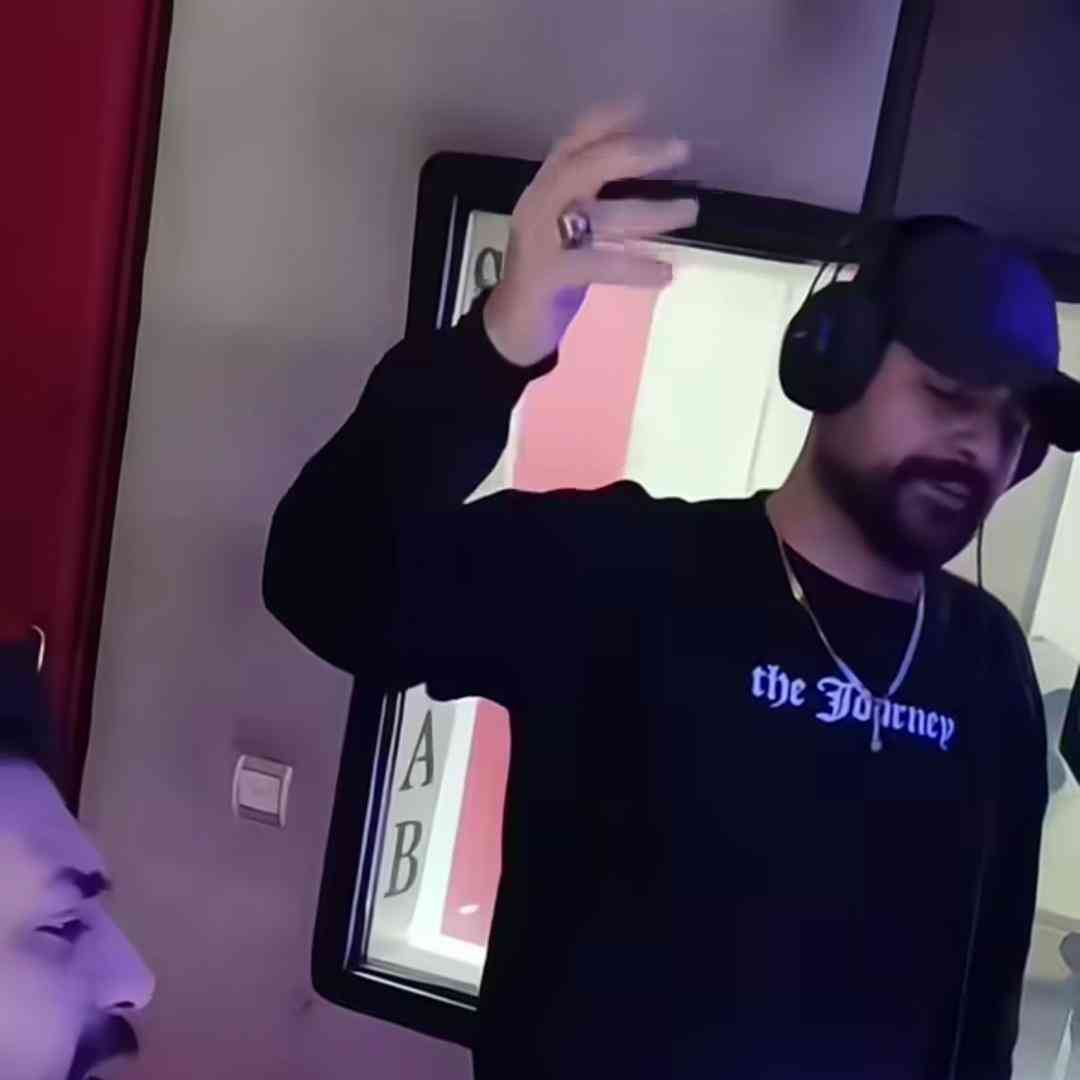 دانلود آهنگ عشق ابدی از روح الله کرمی