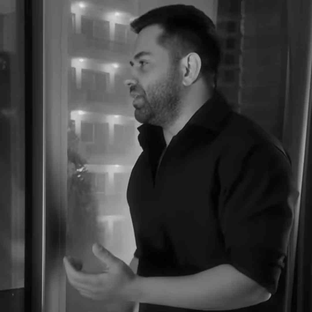رضا بهرام همه عزادار سر به گریبون