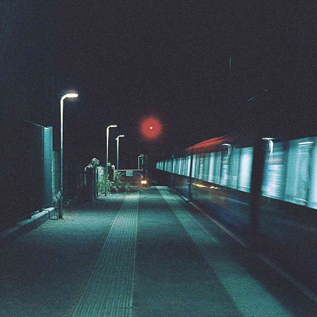  یه تار سفیدم نمیدیدم حتی تو موهام با صدای دختر