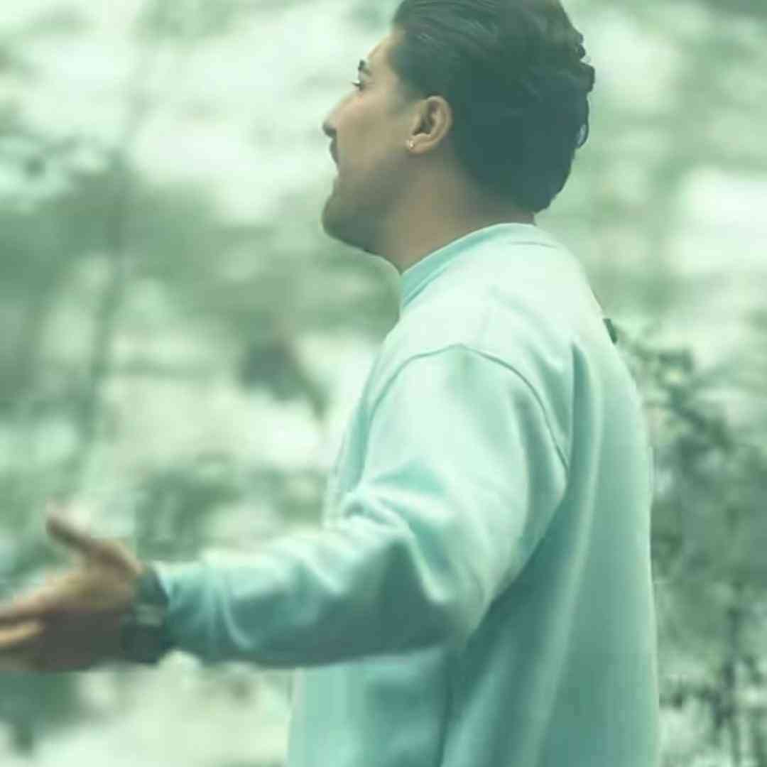 دانلود آهنگ جدیدا تنهایی میشینم احتیاج نرم کسیه ببینم از امیر لیام